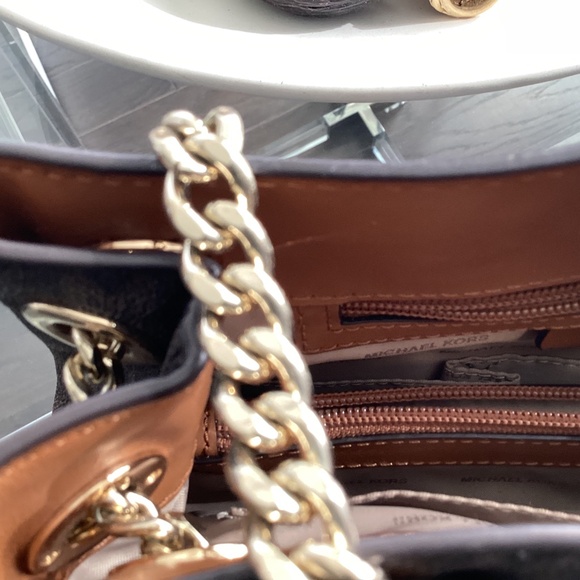 Micheal kors signature bag - Picture 4 of 4